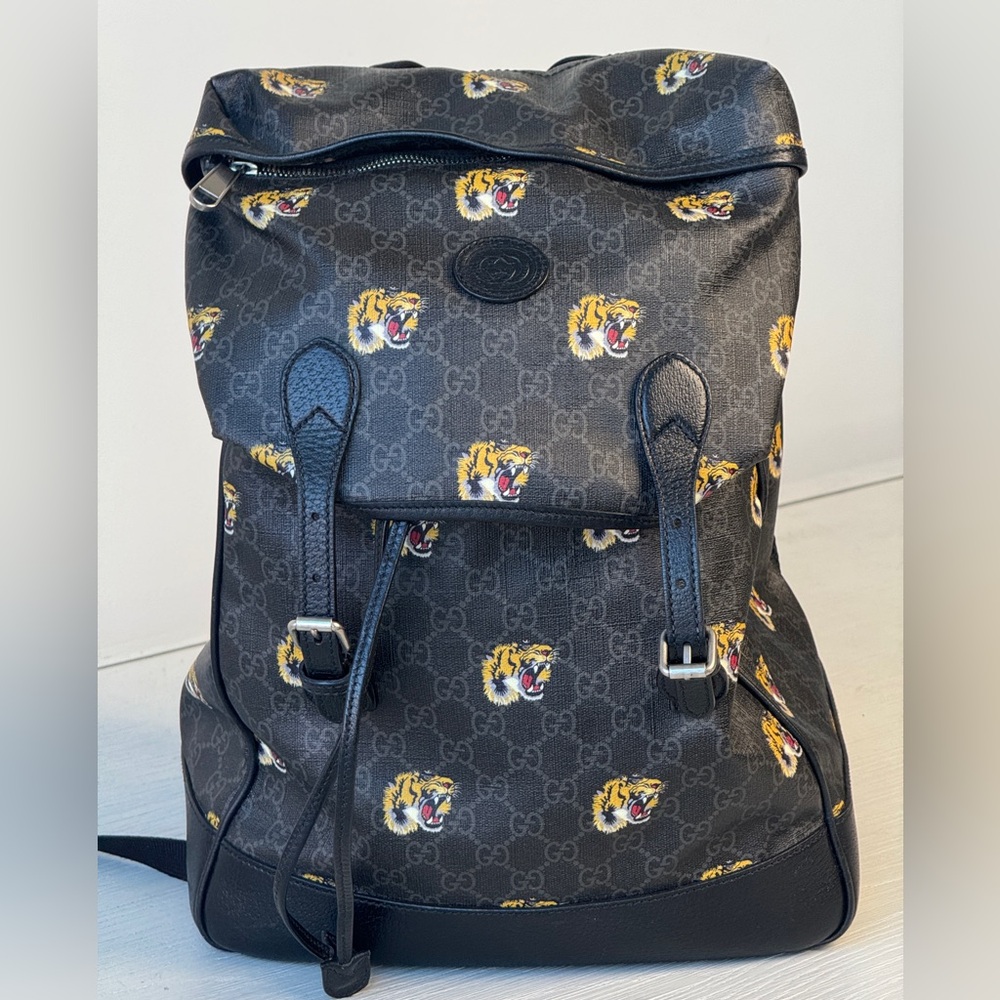 Gucci Tigers Monogram Canvas Interlocking Drawstring  Backpack - Picture 5 of 12